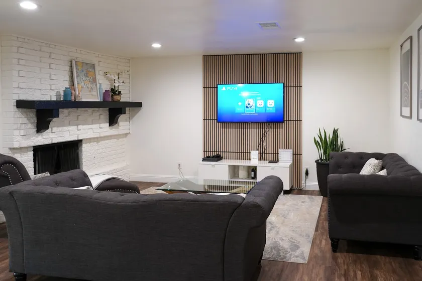 Plano/Frisco • 3BR Home • Sleeps 10 • Perfect for Groups & Business - Image 1