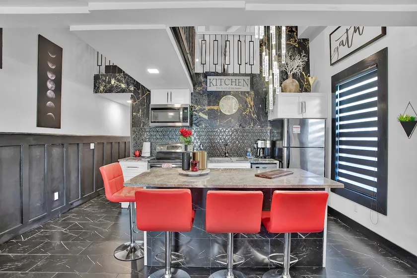 Modern Loft Retreat • 8 Mi to Clearwater Beach - Image 1