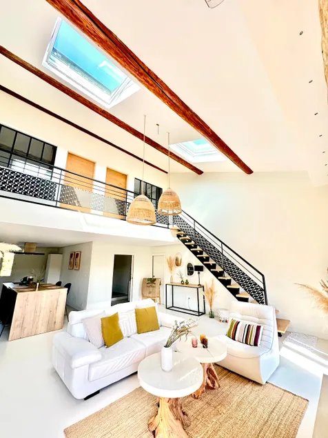 Designer loft 100 m2 near Avignon-Isle sur Sorgue - Image 1