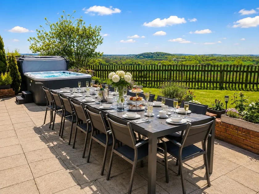 South View Country House Sleeps 12 - Hot Tub - Views - Image 1