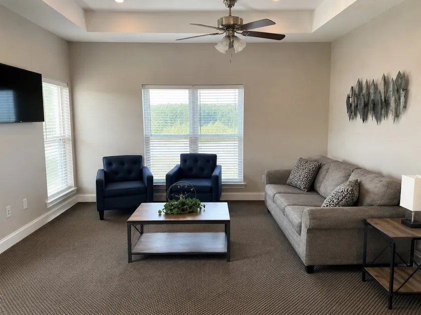 Top-Floor Retreat · 3BR 2BA · King Beds · W/D - Image 1
