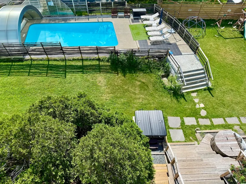 Spacious 7BR Lakefront Home with Pool and Sauna - Image 1