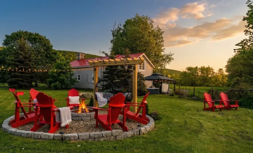 Riverside Retreat 3BR-Games Room-Hot Tub-Fire Pit - Image 1