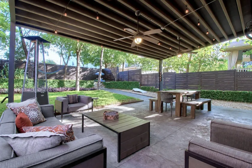 Modern East Downtown Oasis Near 6th - Image 1