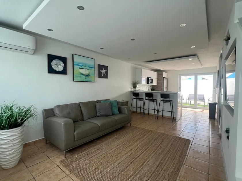 Two-bedroom apt,with walking distance beach access - Image 1