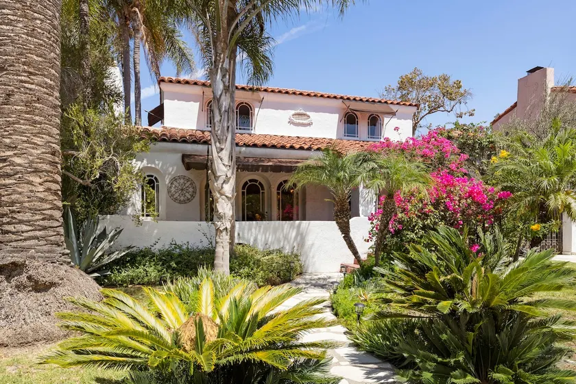 Beautiful Spanish Manor w/ Pool and Amazing location in Historic Carthay Circle - Image 1
