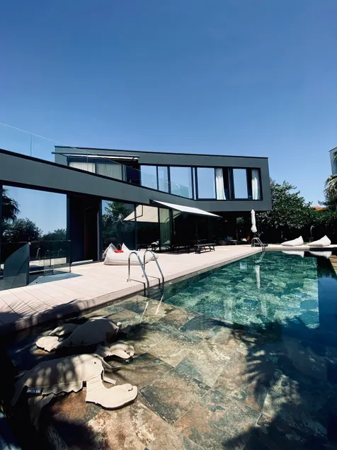 Villa Vigo - The Monolith Drop - Image 1