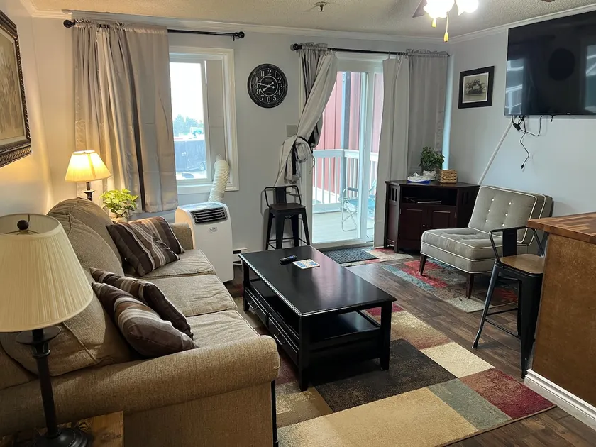 Best Rates, Newly Renovated Mtn Lodge, Ski-In/Out! - Image 1