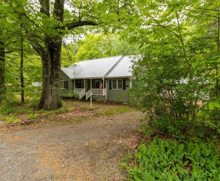 Four-Season Retreat by the Lake; pet friendly! - Image 1