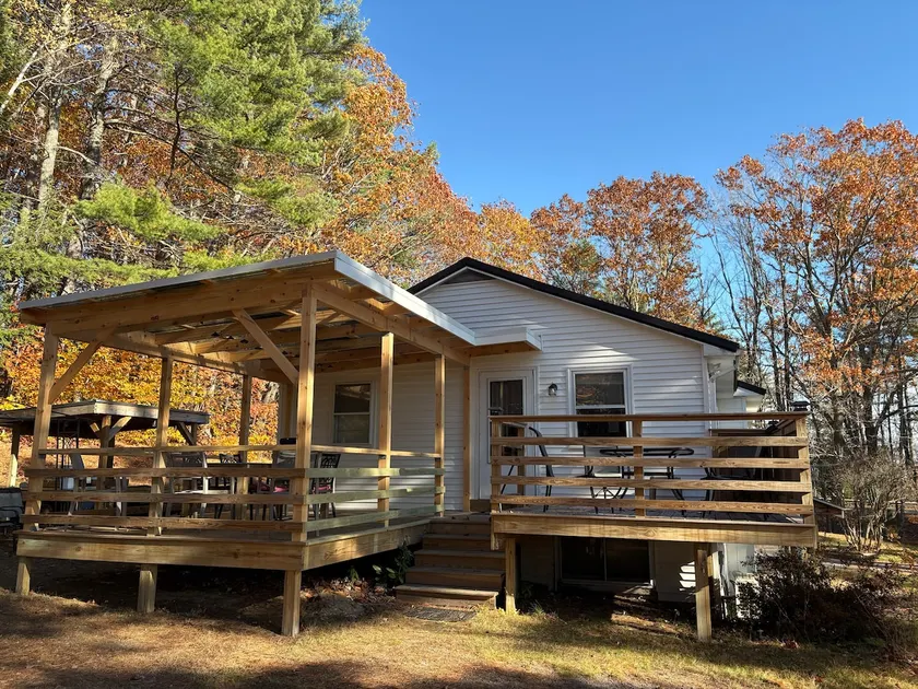 Spacious country house near lakes and skiing, convenient to downtown Bridgton. - Image 1