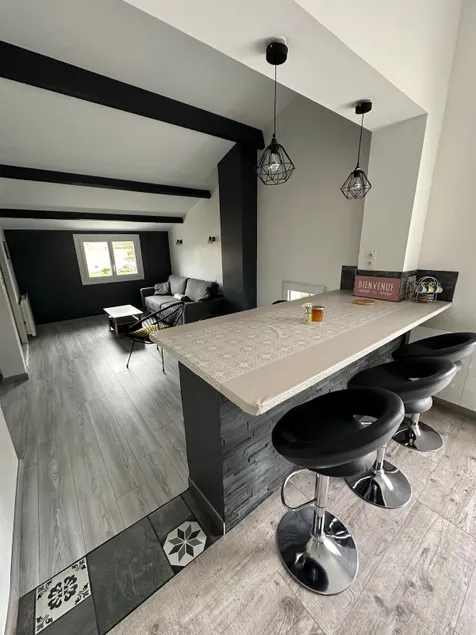 Entire accommodation, top of villa refurbished 65 m² - Image 1