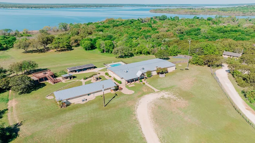 Cedar Creek Ranch on Lake Whitney - Image 1