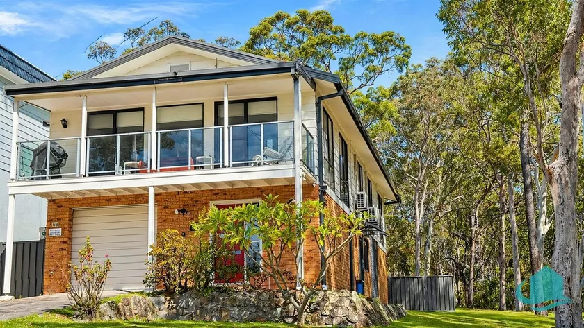 Charlottes Rhapsody - Bonnells Bay Lake Views - Image 1