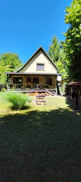 Cottage by the stream in Verőce - Image 1