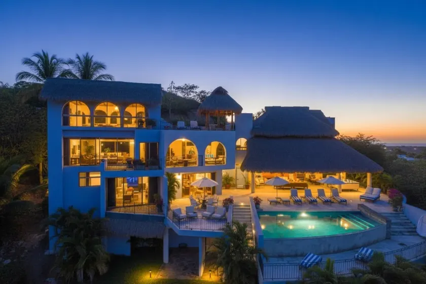 Fully staffed oceanfront Villa in gated community - Image 1