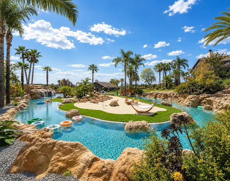 Paradise Hills: Lazy River-Pickleball-Sauna+Gym - Image 1