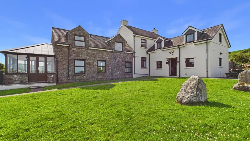 Stormy Castle - 6 Bedroom Sleeps 14 - Llangennith - Image 1