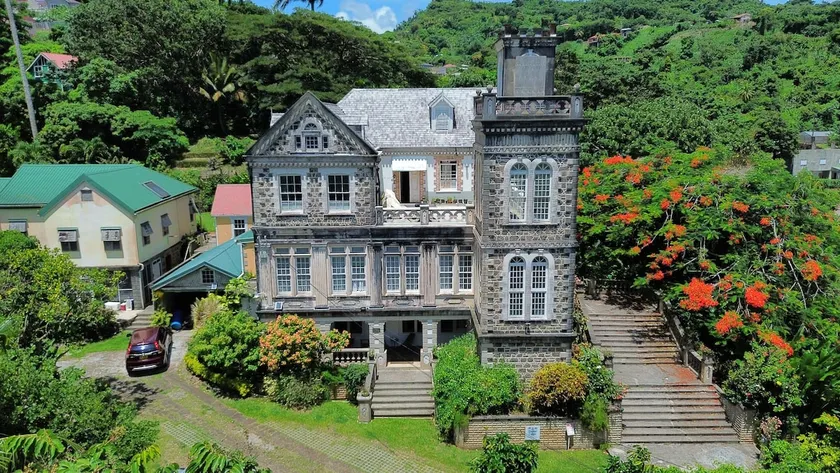 Mountain veiw apartment in St George’s - Image 1