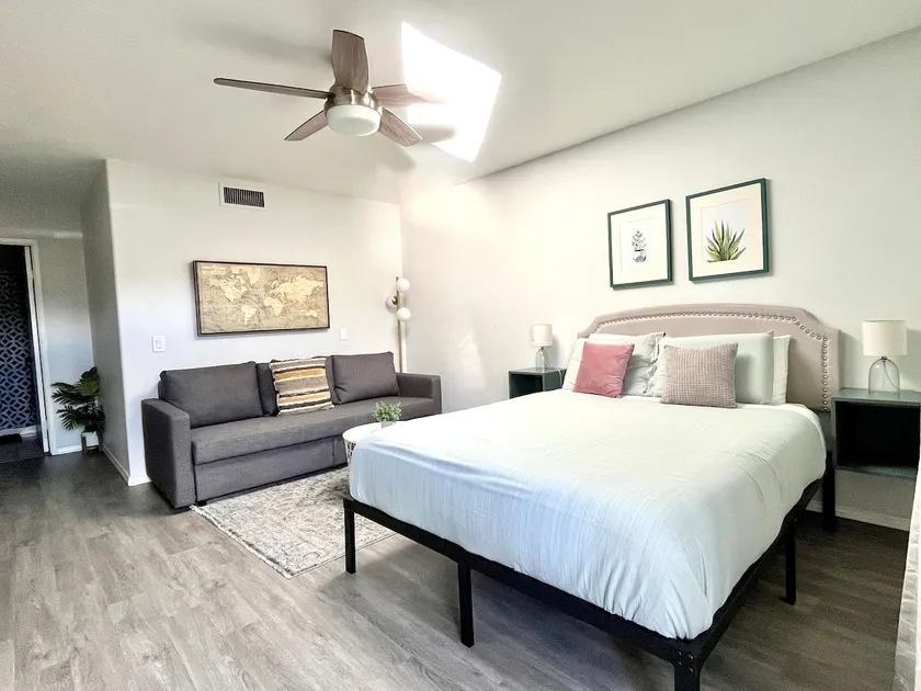 Comfy private retreat near downtown - Image 1