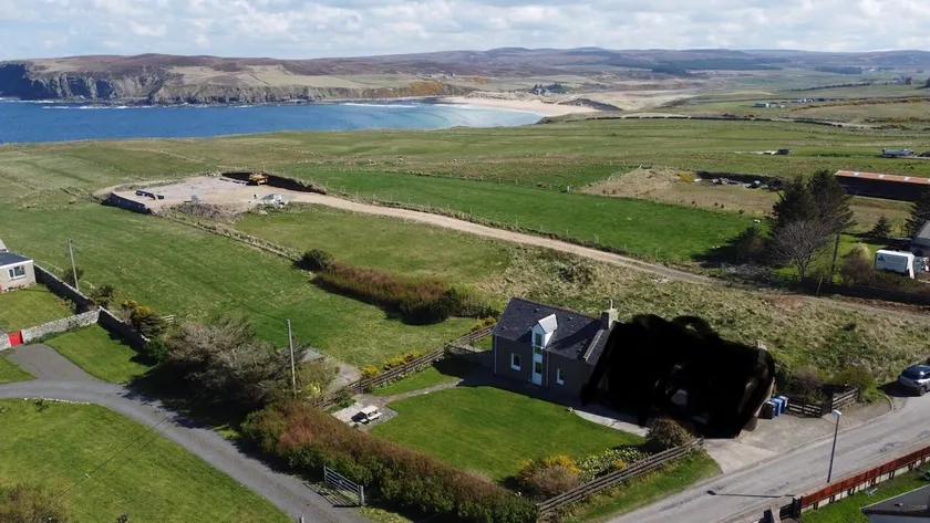 Pentland view croft with a sea view - Image 1