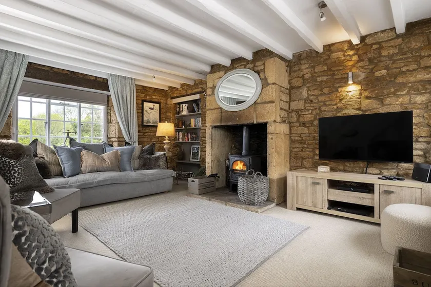 Dog friendly holiday cottage in the Cotswolds with cinema room and superb garden - Landgate House - Image 1