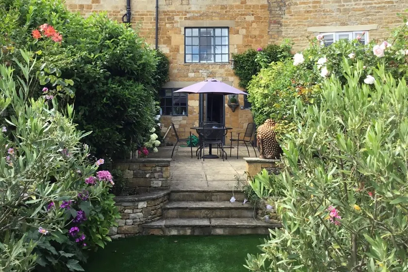 Dog friendly holiday cottage in the Cotswolds with cinema room and superb garden - Landgate House - Image 1