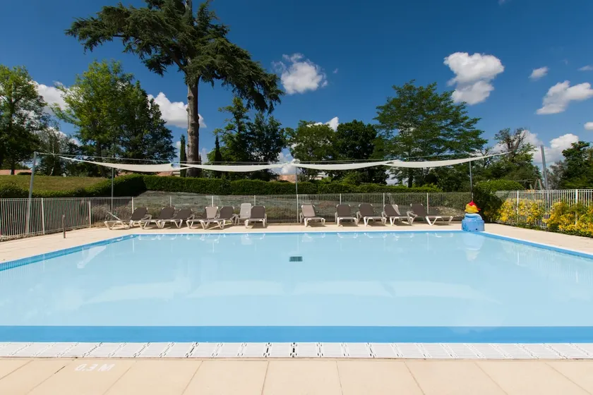 Beautiful villa with swimming pool and air conditioning - Image 1