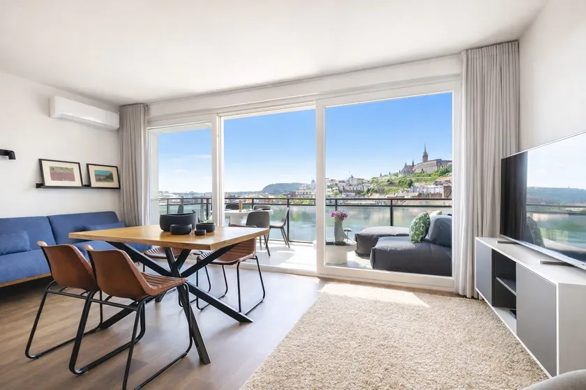 Top Floor Penthouse with incredible City Panorama - Image 1