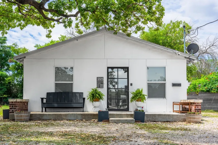 Kerrville Bubbles Bungalow - Image 1