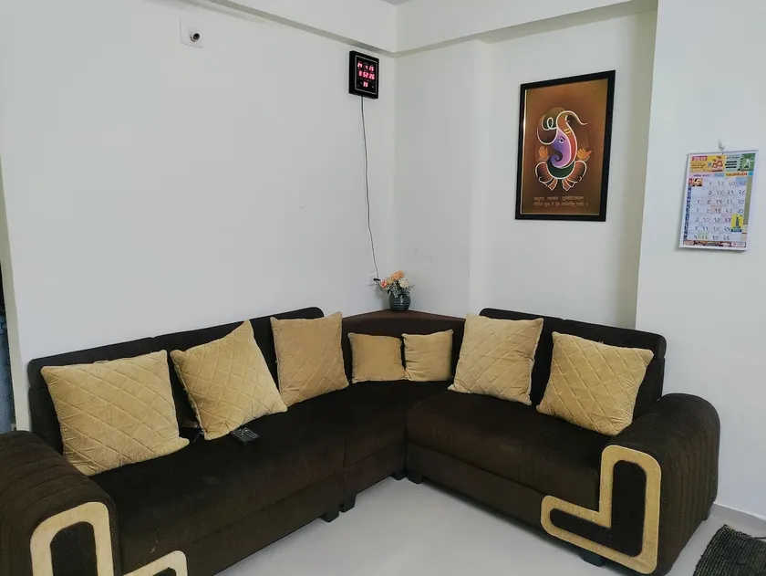 1BHK Entire Flat with Kitchen R O Water AC Geyser Fridge TV Washing Machine - Image 1