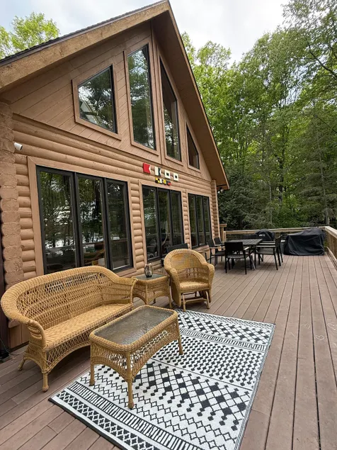 Family-friendly cozy log cabin nestled on lake - Image 1