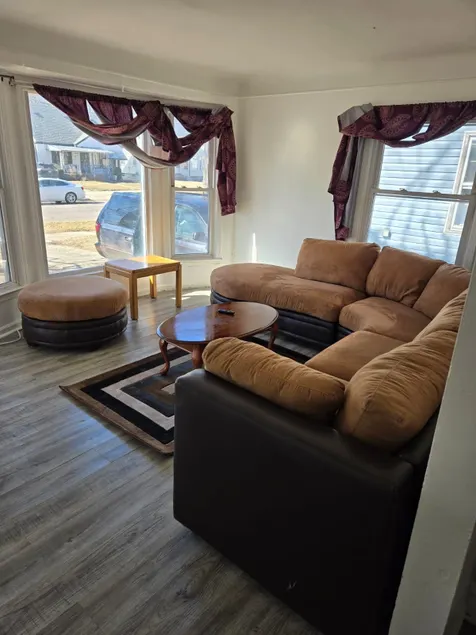 3bdrm | 3full bath | Sleeps 14 - long-term stay - Image 1