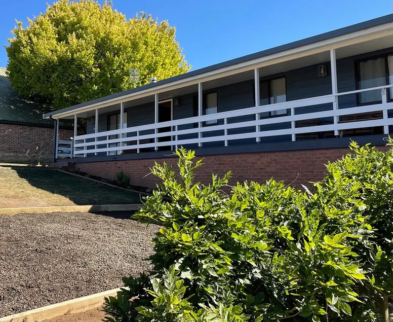 Lake Jindabyne Lodge - Image 1