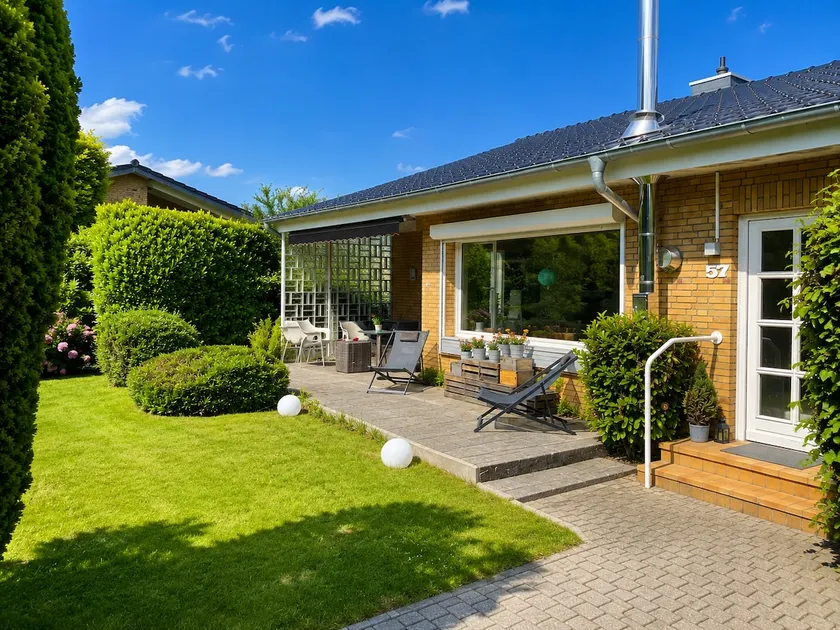 Modern 125 m² house near Hamburg with garden and fireplace - Image 1