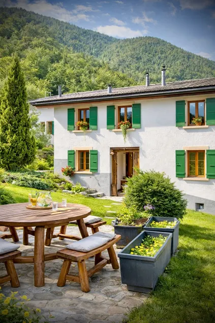 Large furnished studio, very quiet with terrace - Image 1