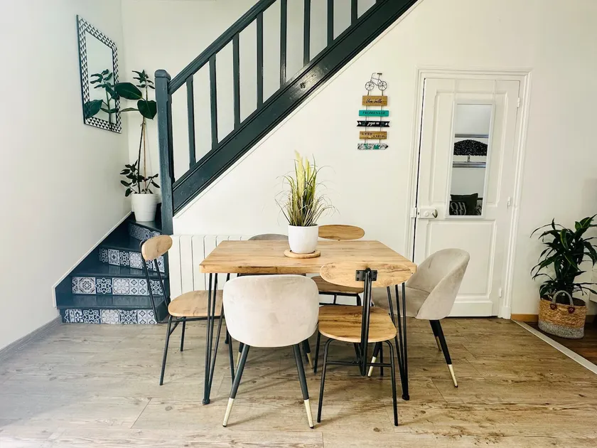 Stylish 3-Bedroom House • Quiet & Comfortable Stay - Image 1