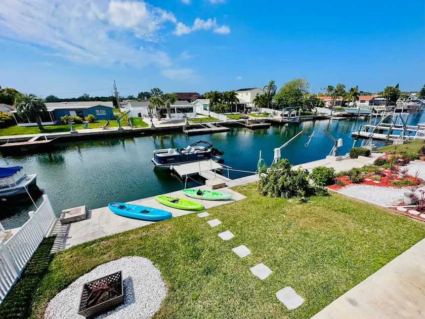 Beautiful Home with a Pontoon! - Image 1