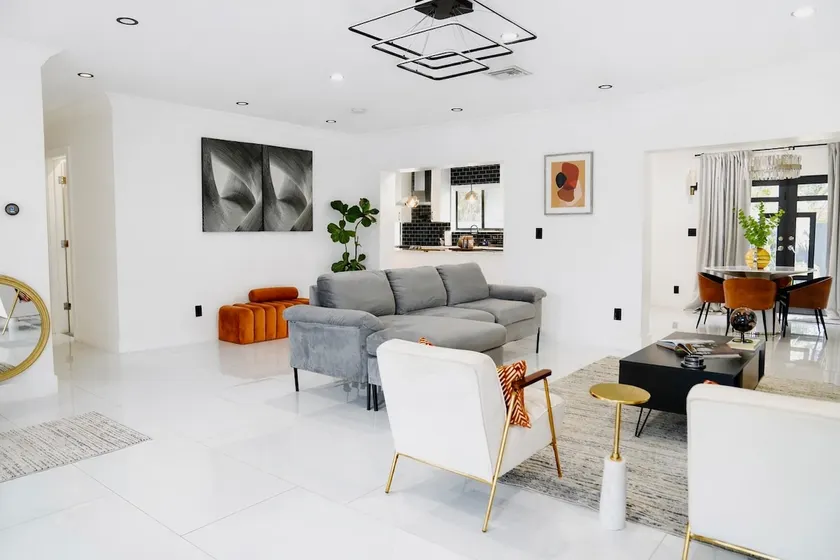 Modern 3BR Near Hard Rock Stad | Fast WiFi&Parking - Image 1