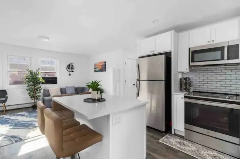 Cozy 2 Bedroom apt, 4 guests, 2 beds, and 1 bath - Image 1