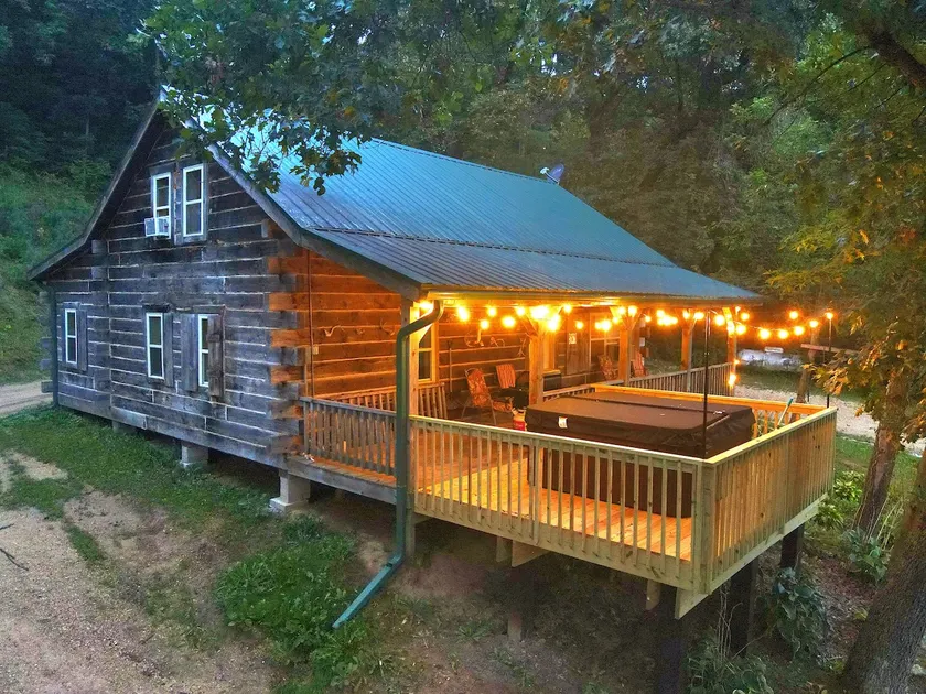 Larsen Hunters Rustic Cabin with Hot tub - Image 1