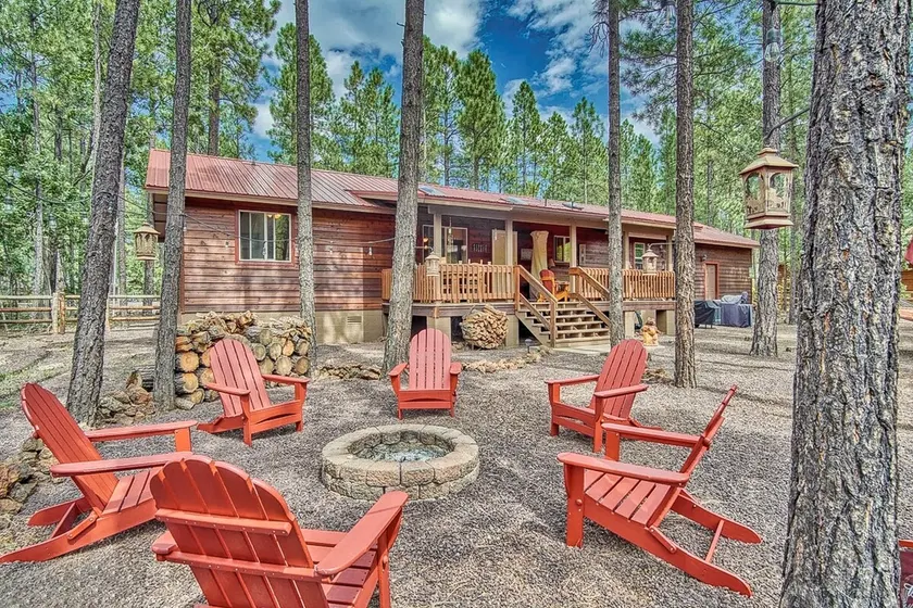 Pinetop Retreat w/ Fire Pit & Game Room! - Image 1
