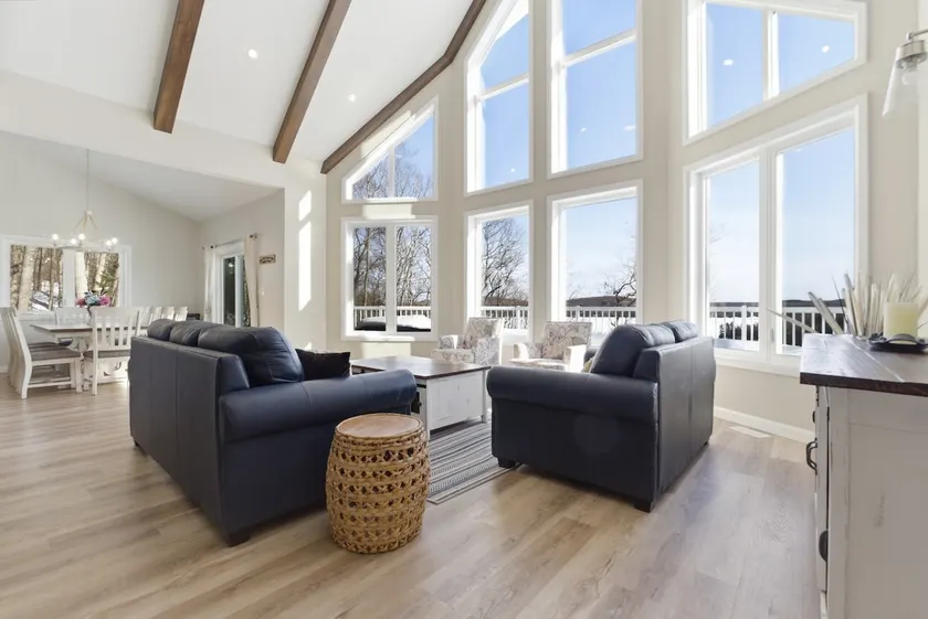 Luxury Waterfront Cottage on Little Doe Lake - Image 1