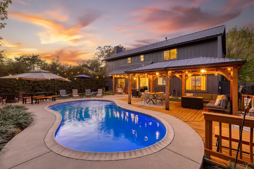 Timeless-Inn•Heated Pool•Mini-Golf•Cinema &Arcades - Image 1