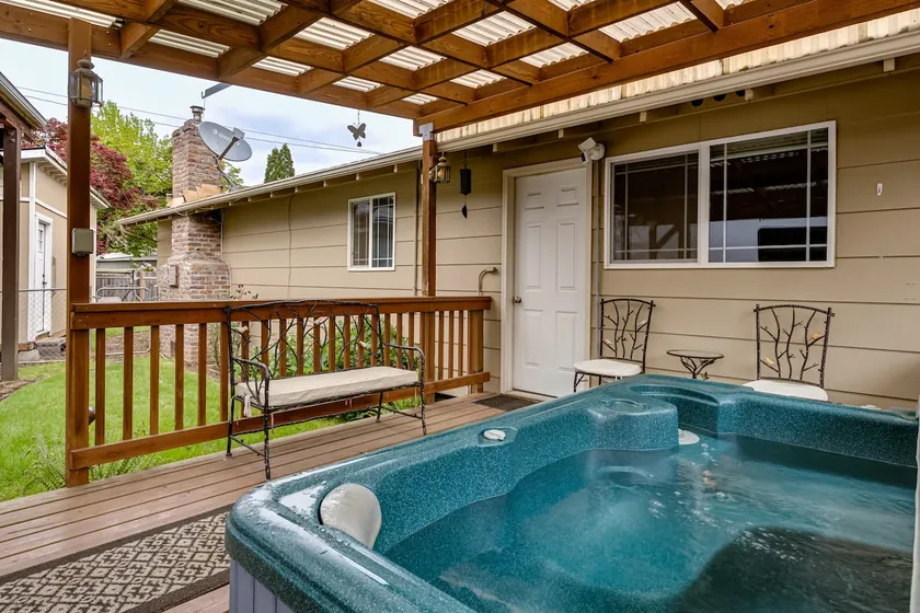 Country Comforts- Relax Here - Image 1