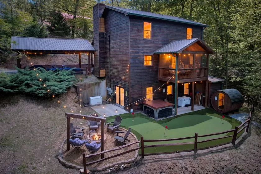 Arcade Cabin with Sauna, Cold Plunge, Hot Tub, Putting Green, and Mountain View - Image 1