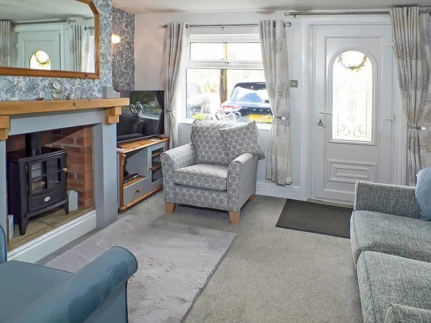 Comfy Kozy Cottage - Image 1