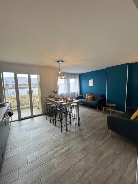 3rd Balcony:4 Bedrooms, 4 Baths, A/C, Near Center! - Image 1