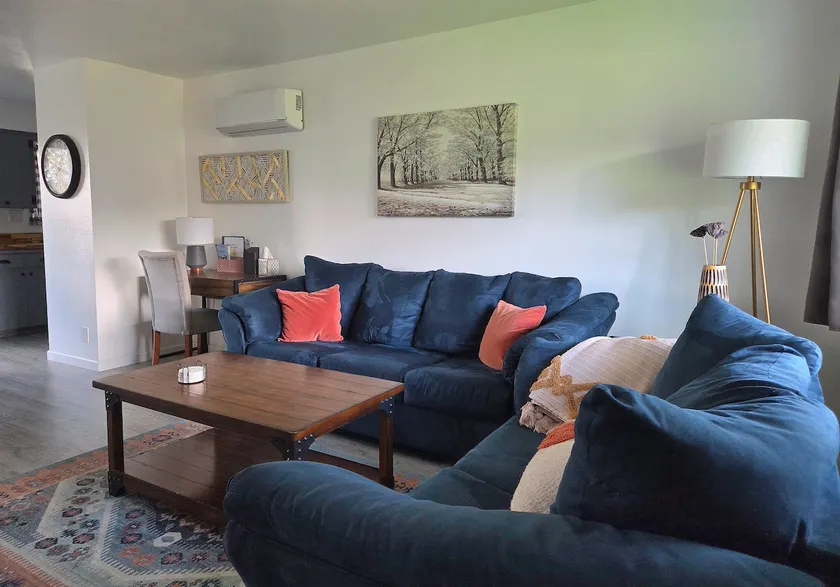 McKenzie Landing: 2 bedroom home w/ garage - Image 1