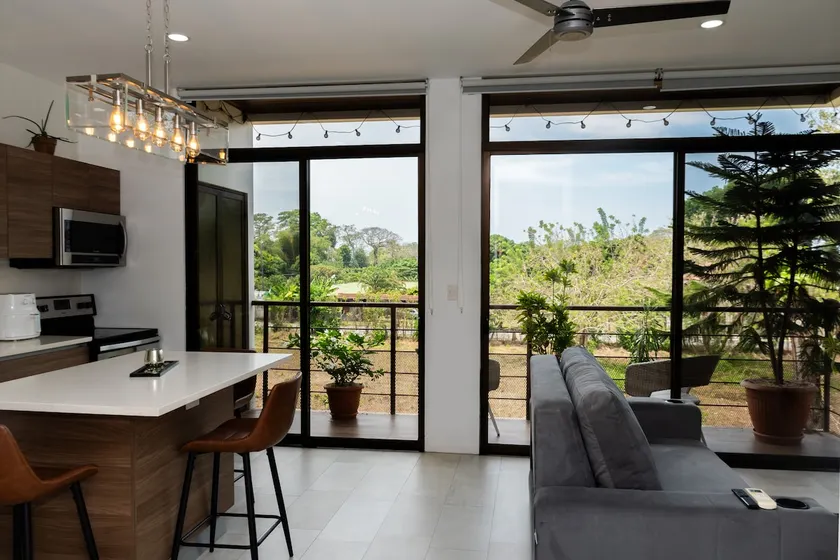 Luxury apartment with parking and swimming pool - Image 1