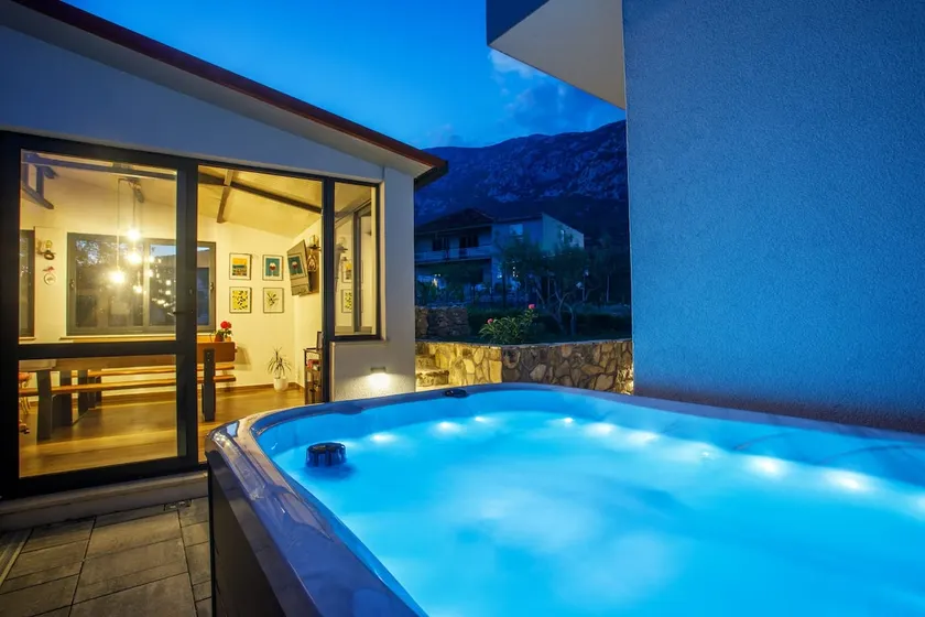 Apartment Hope with jacuzzi - Omiš Best Price! - Image 1